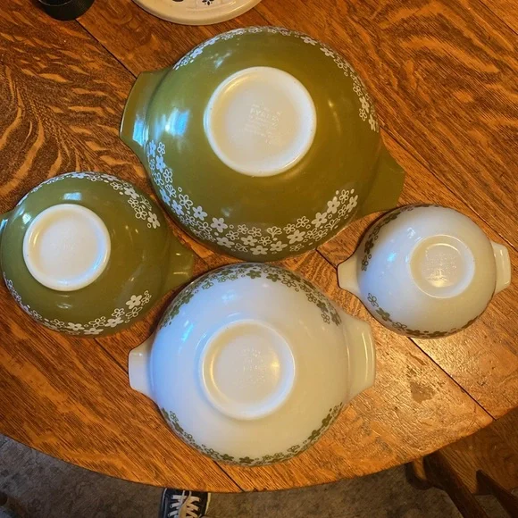 Vintage Pyrex Spring Blossom Cinderella Mixing/Nesting Bowls set of 4 - Picture 2 of 5